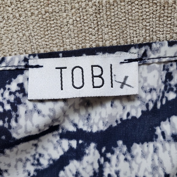 TOBI | Snake Print Dress Deep V Neck - Picture 4 of 4